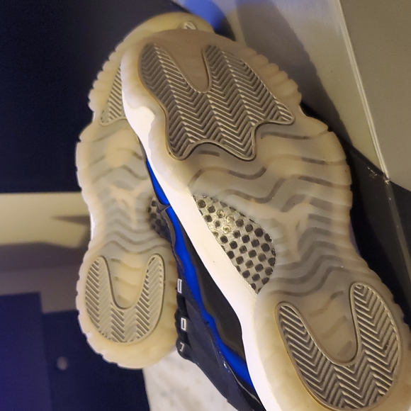 AIR JORDAN 11 RETRO SIZE 8 - Picture 9 of 9